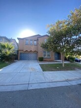 Building Photo - 2103 Photinia Dr