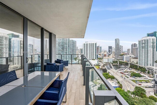 Foto del edificio - 88 SW 7th St