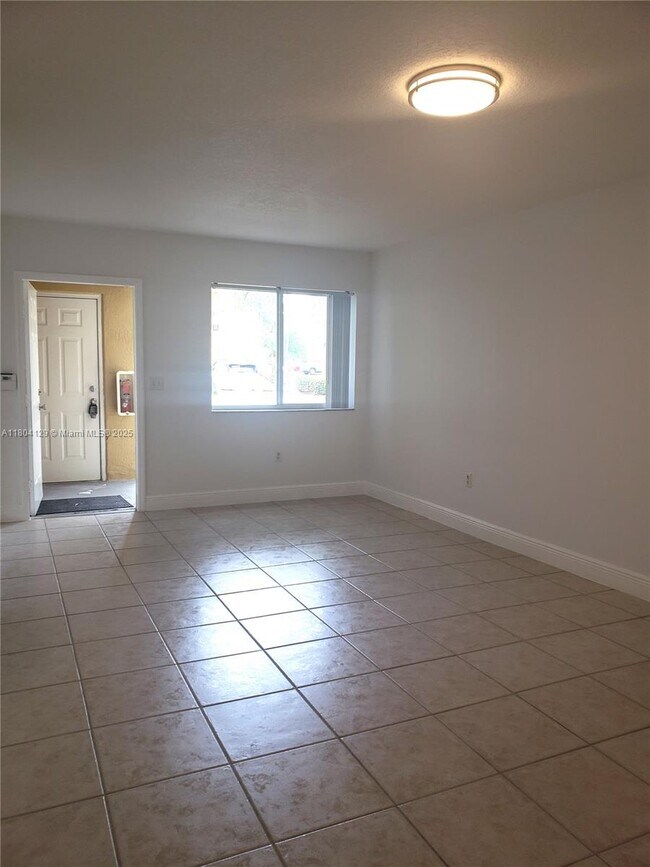 Foto del edificio - 7940 NW 6th St