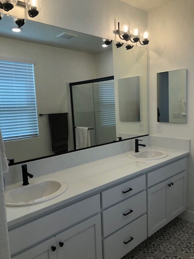 Foto del edificio - Newer Single Family Home in West Sacramento