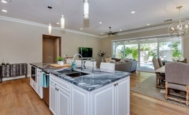 Building Photo - Stunning 4BR House in Arcadia Lite