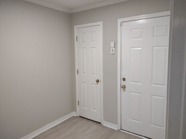 Building Photo - 955 Glastonbury Cir