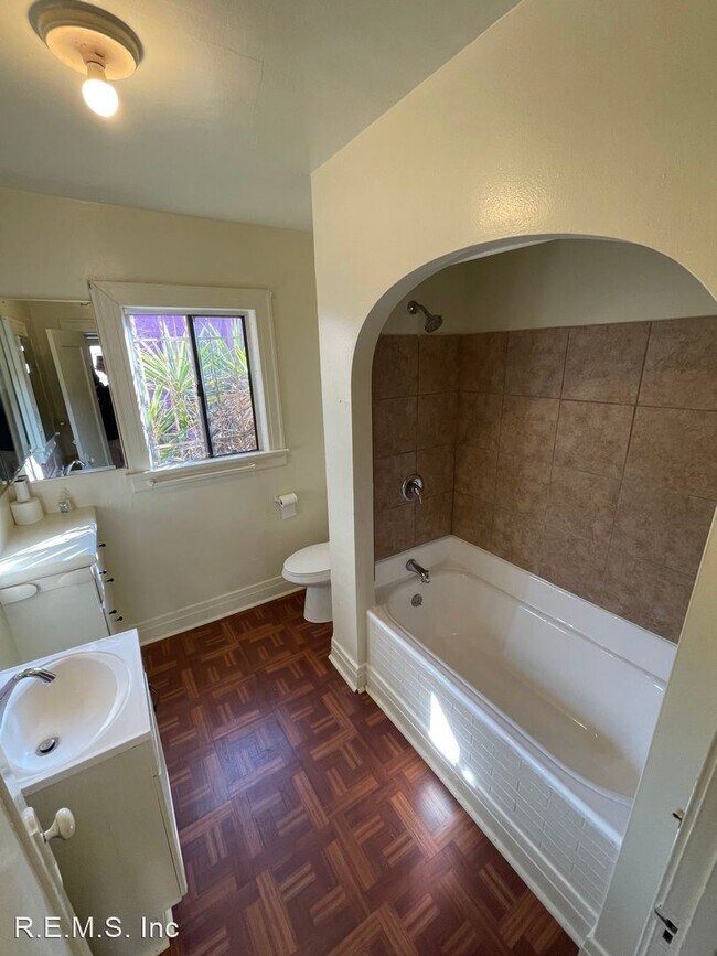 Building Photo - 2 br, 1 bath House - 1729 W 65th Place