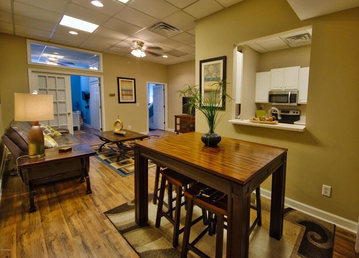 30 N Front St Unit APT 2, Wilmington, NC 28401 Apartments in