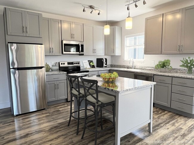 Foto del edificio - Brookview Commons West - Studios, 1BR, 2BR Apartments