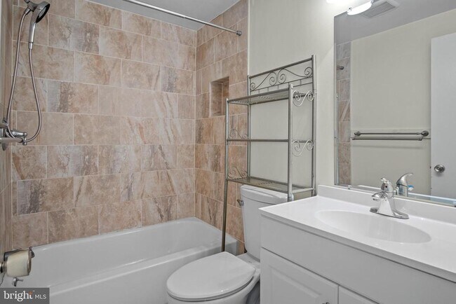 Foto del edificio - 12817 Pinecrest Rd