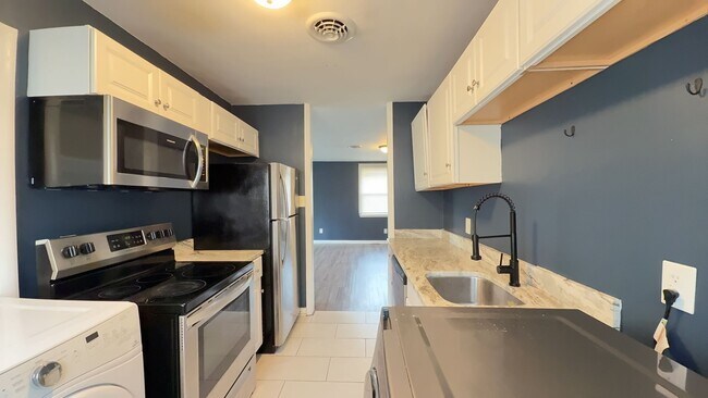 Building Photo - Well-Maintained 3-Bedroom Home with Fenced Backyard & Assigned Parking in Central Chesapeake