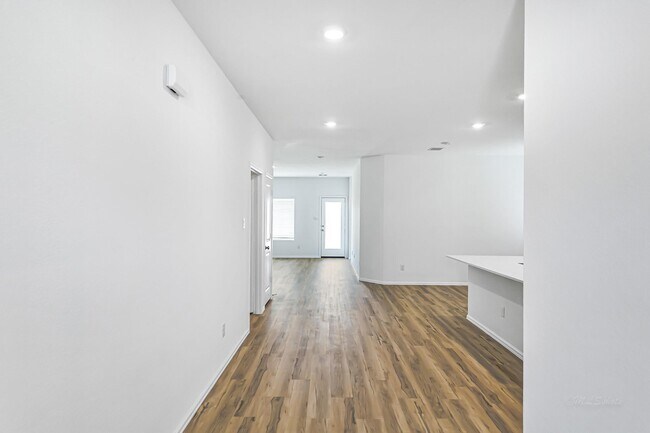 Foto del edificio - 3718 Shadow Crst Ln