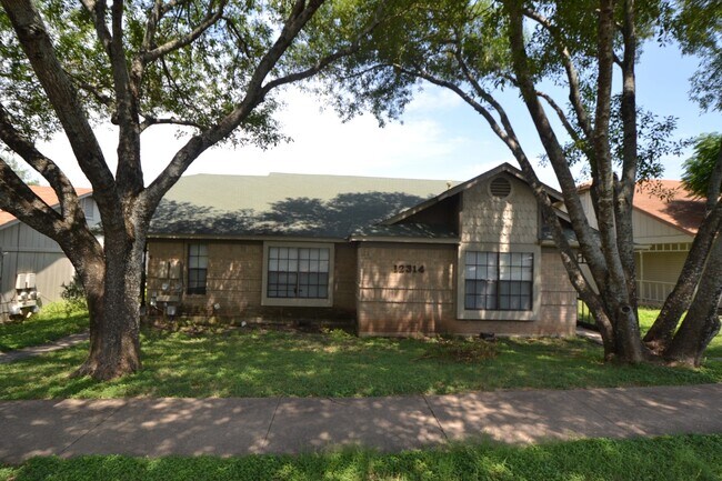 Building Photo - Alderbrook