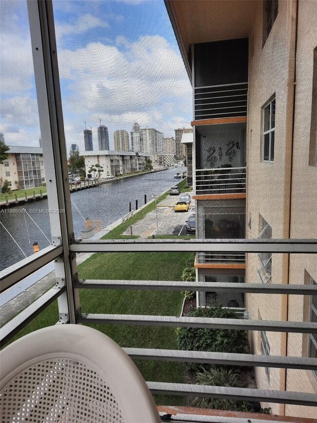 Foto del edificio - 3551 NE 169th St