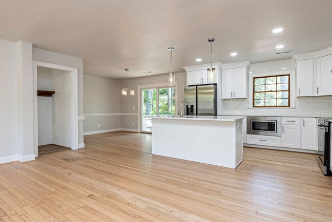 Building Photo - 652 Little Neck House for rent in Virginia...
