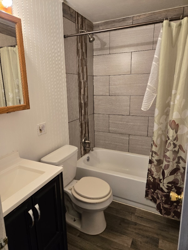 Building Photo - 445 W 12th St