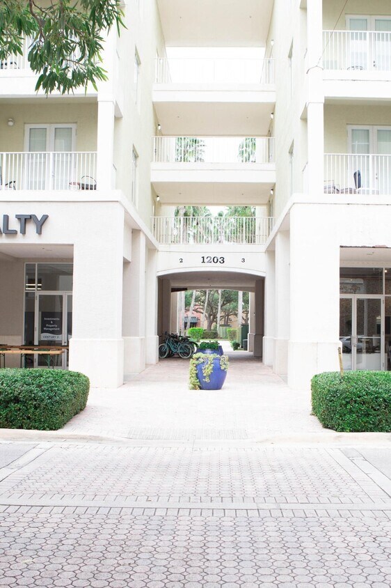 Primary Photo - 1203 Town Center Dr
