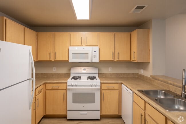 2BR, 2.5BA - 1280SF - Kitchen - de Tolosa Ranch Apartments