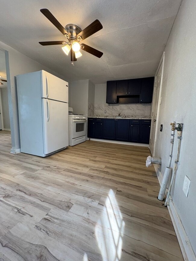 Building Photo - 3023 Oak Forest Ln