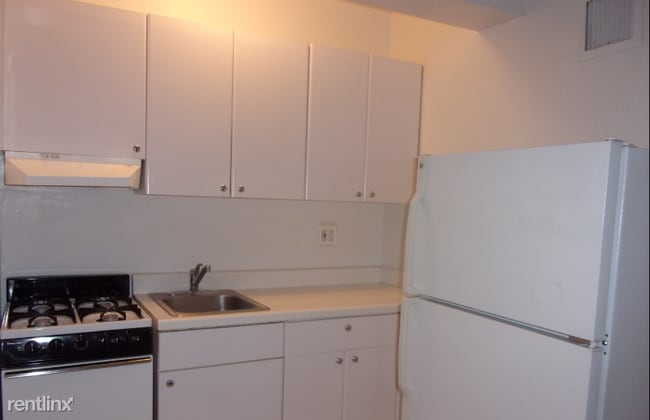 Building Photo - 150 E 59th St