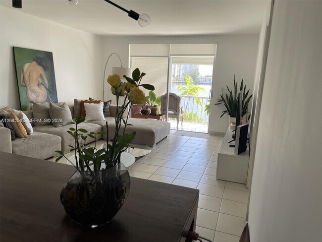 Foto del edificio - 2861 Leonard Dr