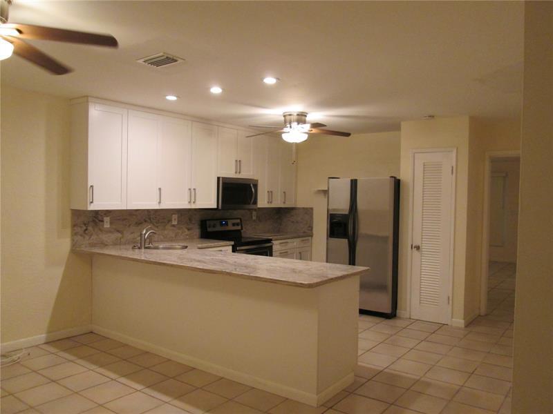 Primary Photo - 4831 Bayview Dr