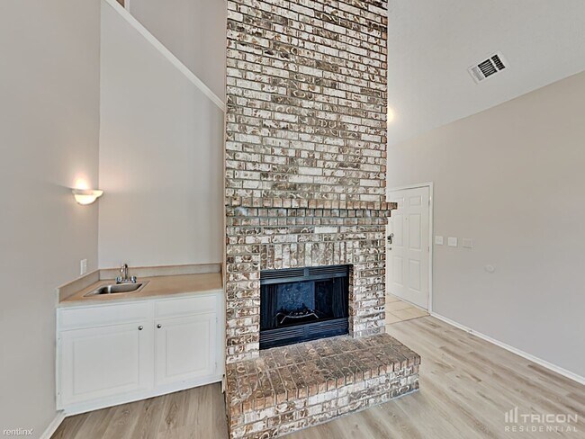 Building Photo - 916 Simon Dr