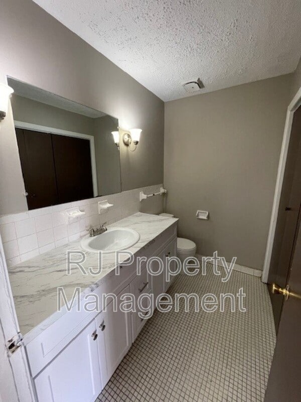 Foto del edificio - 5580 Apple Blossom Dr