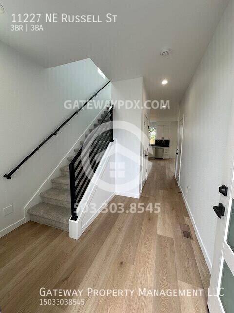 Building Photo - 11227 NE Russell St