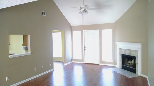 Building Photo - 208 Cassidy Way