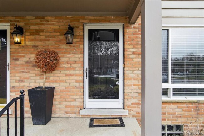 Building Photo - 1043 N Old Woodward Ave