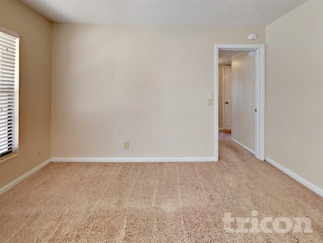 Foto del edificio - 10506 Dodd Rd