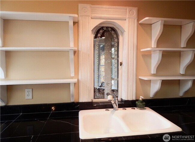 Building Photo - 2Bd/2Ba Kirkland House