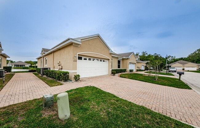 Building Photo - Beautiful 4 bedroom 3 bath townhome