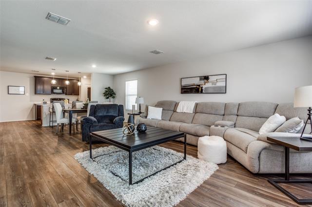 Foto del edificio - 425 Sweetshade Ln