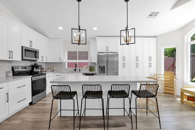 Foto del edificio - 665 W Minton Dr
