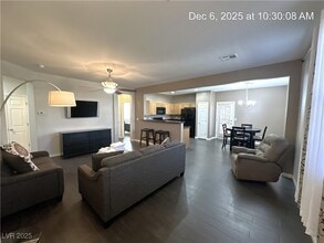 Building Photo - 1033 Fishing St