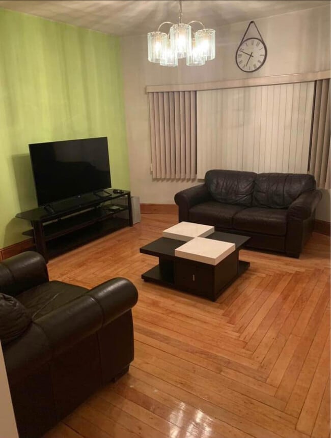 Building Photo - 784 Broadway