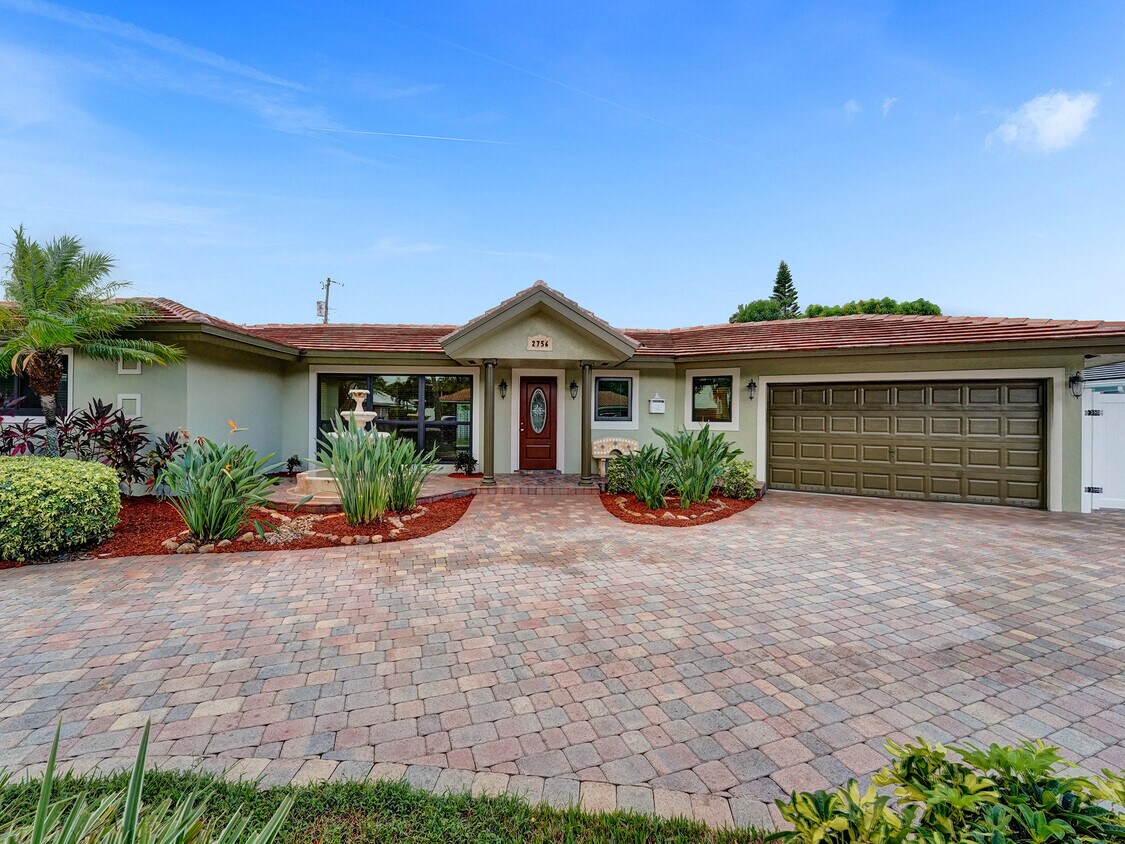 Foto principal - 2756 NE 33rd St