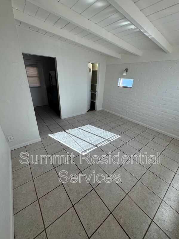 Foto del edificio - 3235 E Water St