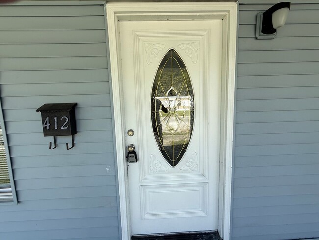 Building Photo - Beautiful 4 Bedroom 2 bathroom home for lease