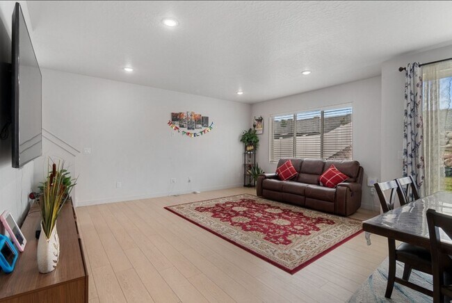 Foto del edificio - 2613 N Snowberry Dr