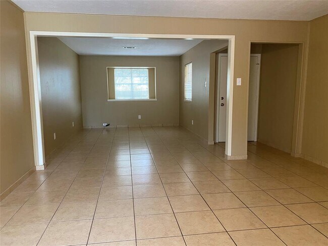 Building Photo - 446 Fintona Way