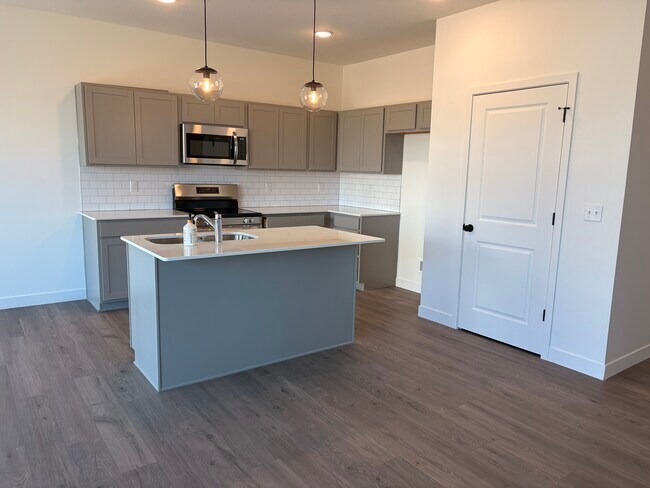 Cocina/sala de estar de concepto abierto - 3040 NW 95th Ter