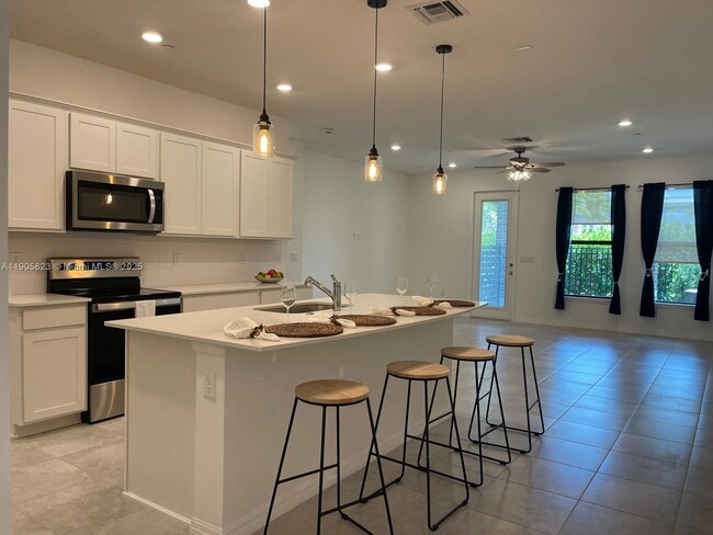 Foto del edificio - 8366 NW 7th Ct