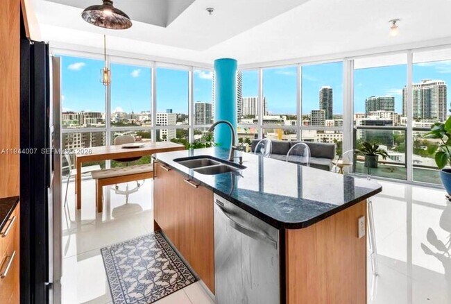 Foto del edificio - 480 NE 30th St