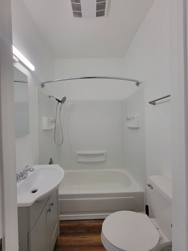 Building Photo - 1461 Laurene St