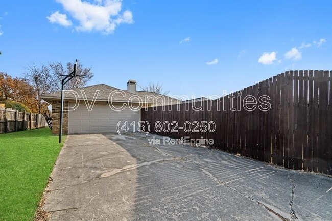 Photo - 1614 N Valley Pkwy House