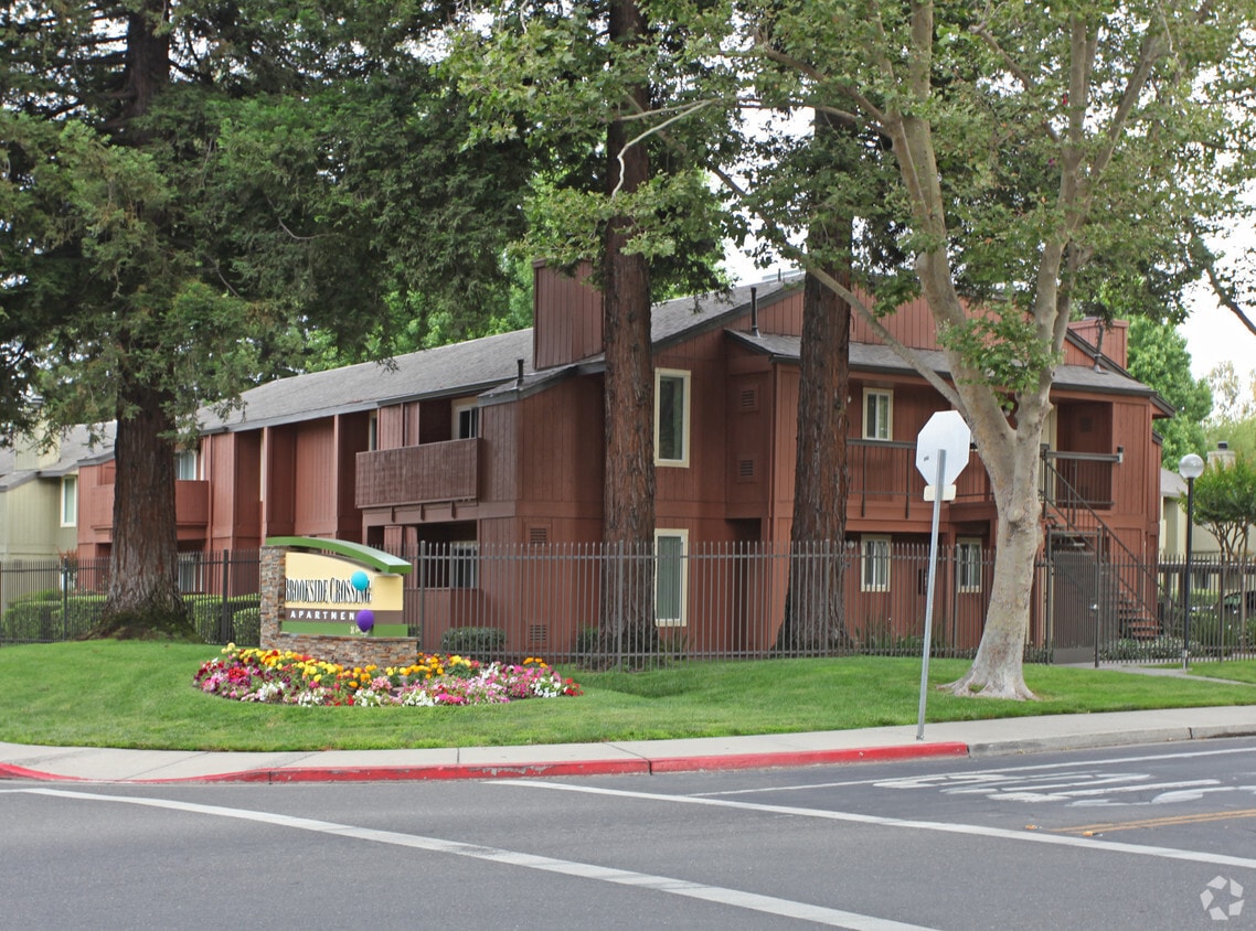 Brookside Crossing Apartments in Stockton, CA