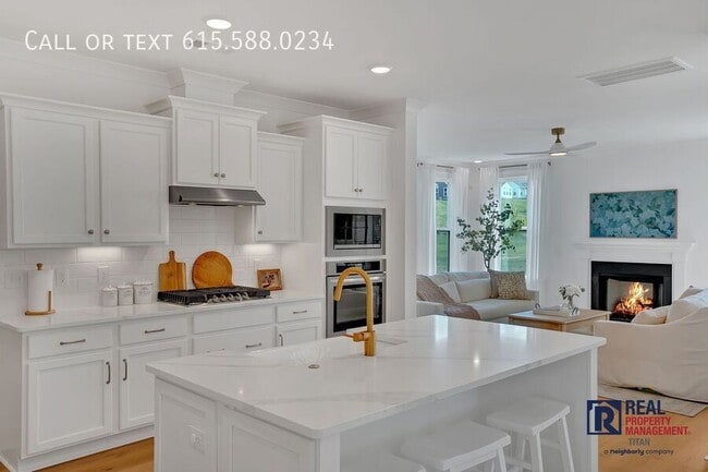 Building Photo - 613 Conifer Dr