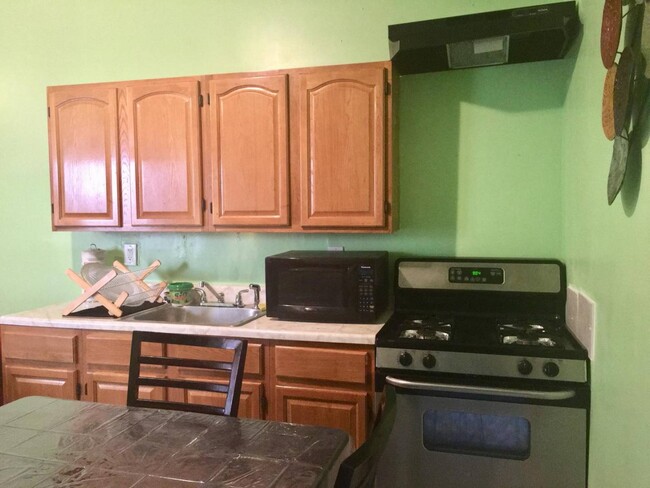Foto del edificio - 8402 Flatlands Ave