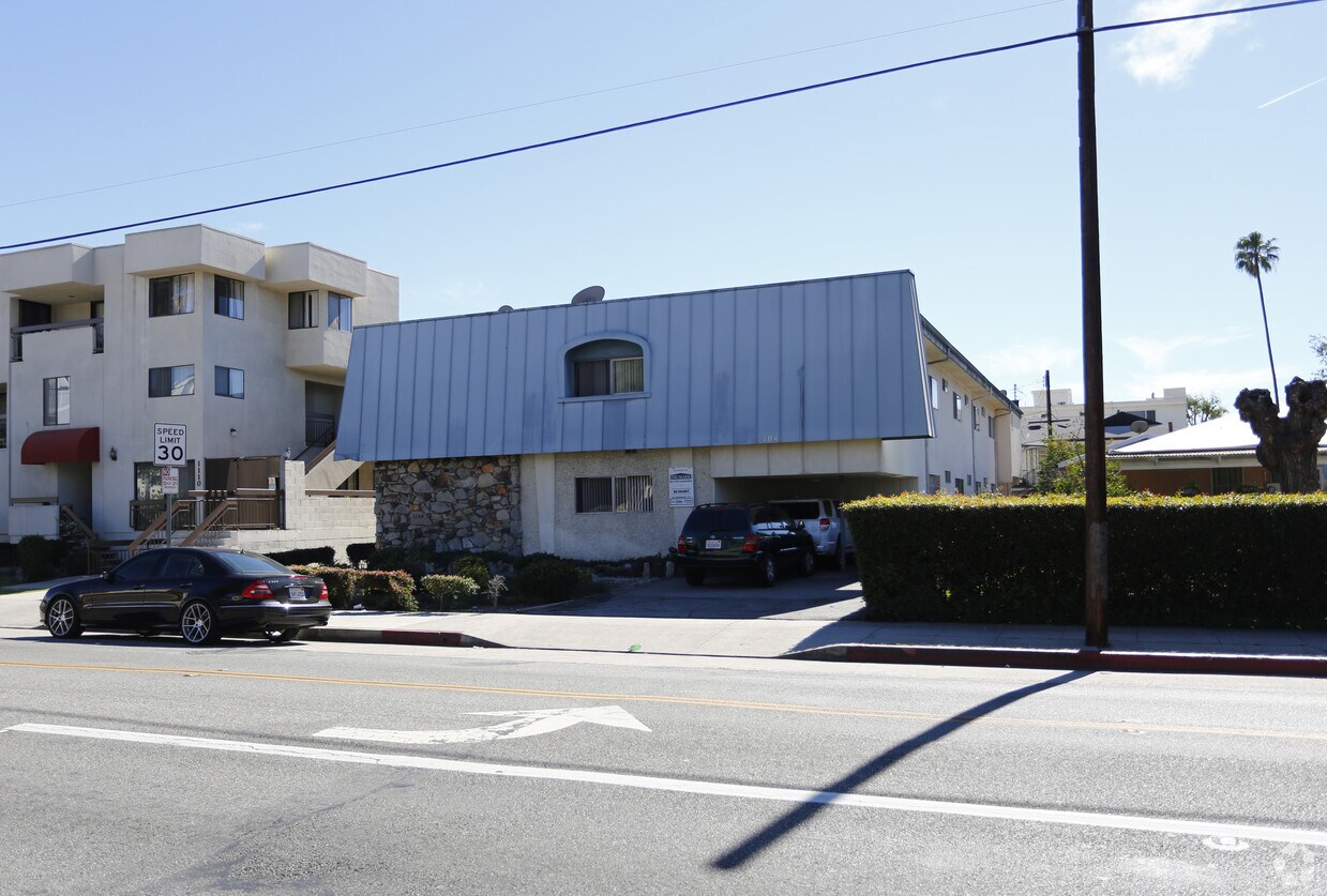 Primary Photo - 1104 E Wilson Ave