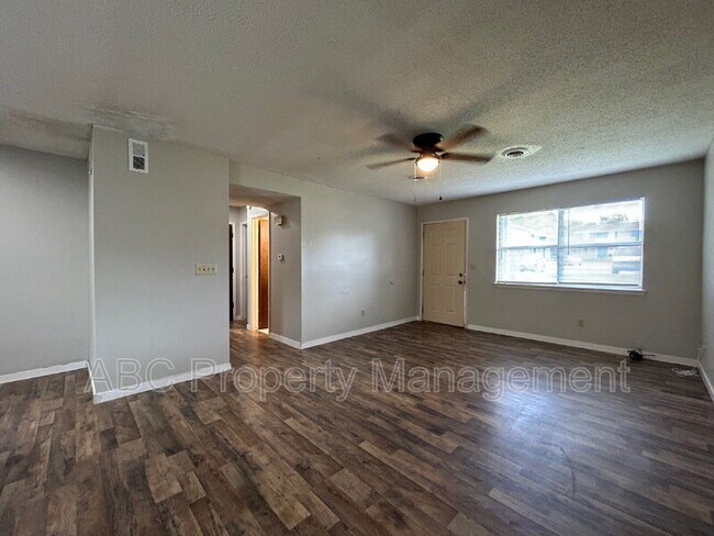 Foto del edificio - 1603 Juniper Cir
