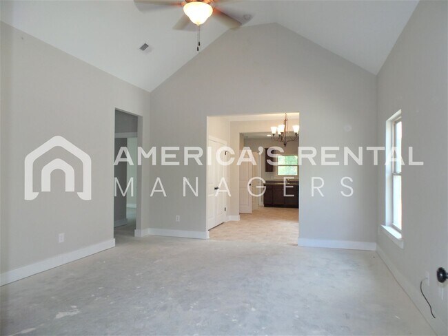 Building Photo - Home for rent in Odenville... Available to...